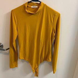 Bodysuit with snapable bottom